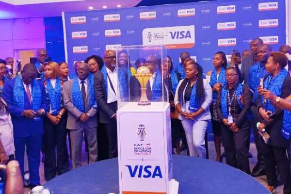 Ecobank CI et Visa reçoivent le trophée de la CAN de l’Hospitalité 3 Ecobank CI, en tant que sponsor de la CAN 2023, a pu acceuillir le trophée de la CAN 2023, à son siège