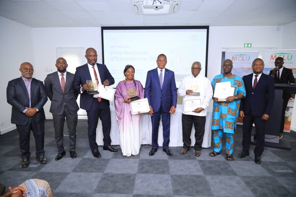 Contribution à l'amélioration du cadre de vie : Bruno Koné remet les prix aux lauréats classés 2ème et 3ème du Prix d’Excellence 2023 4 photo Bruno 1