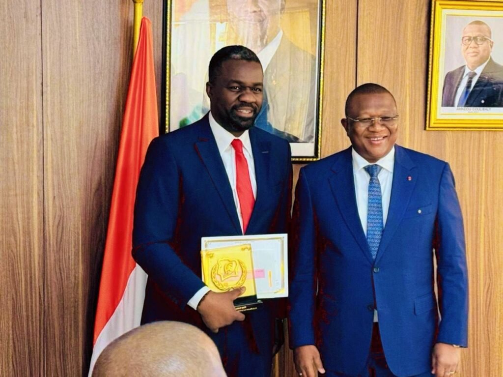 Pour leur impact dans le développement des médias et de la communication : Sahifoulaye Koné et Amy CISSOKO de la RTI récompensés aux Prix d'Excellence 2023 2 photo ministre 1 1