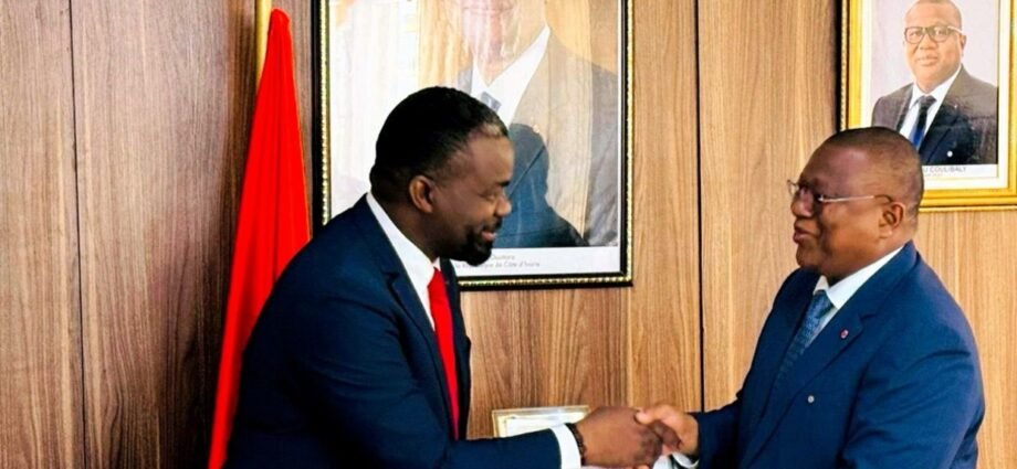 Pour leur impact dans le développement des médias et de la communication : Sahifoulaye Koné et Amy CISSOKO de la RTI récompensés aux Prix d'Excellence 2023 1 photo ministre 2