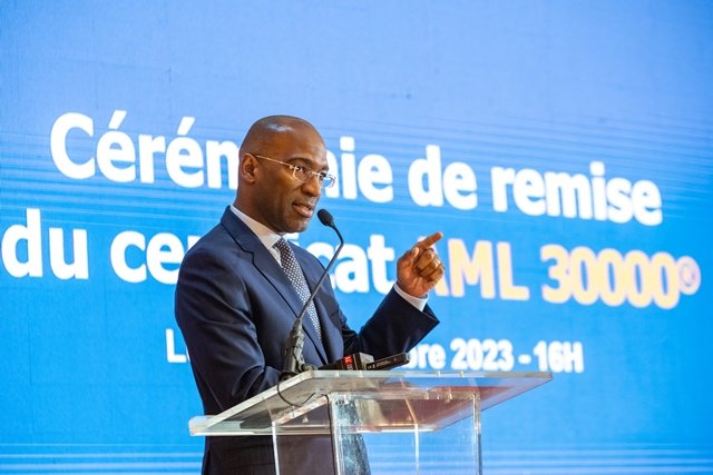 Les process de lutte contre la criminalité financière de NSIA Banque CI désormais certifiés 4 Il en va de même pour le maintien de l'AML 30.000