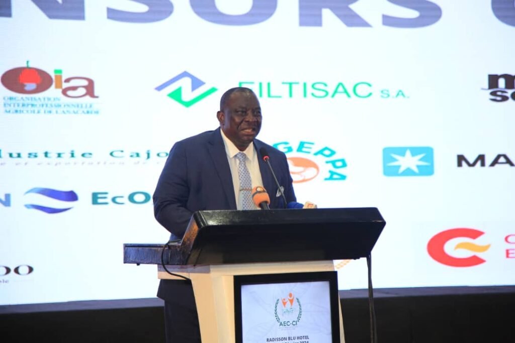 Transformation de la noix de cajou/Le ministre Adjoumani : « Le temps de l’économie purement agricole est révolu, l’industrialisation s’impose » 2 TOF ANAC 3