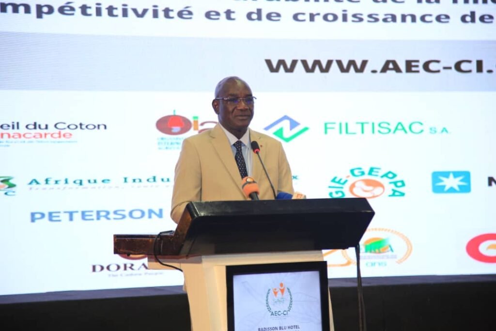 Transformation de la noix de cajou/Le ministre Adjoumani : « Le temps de l’économie purement agricole est révolu, l’industrialisation s’impose » 3 TOF ANACARDE 2