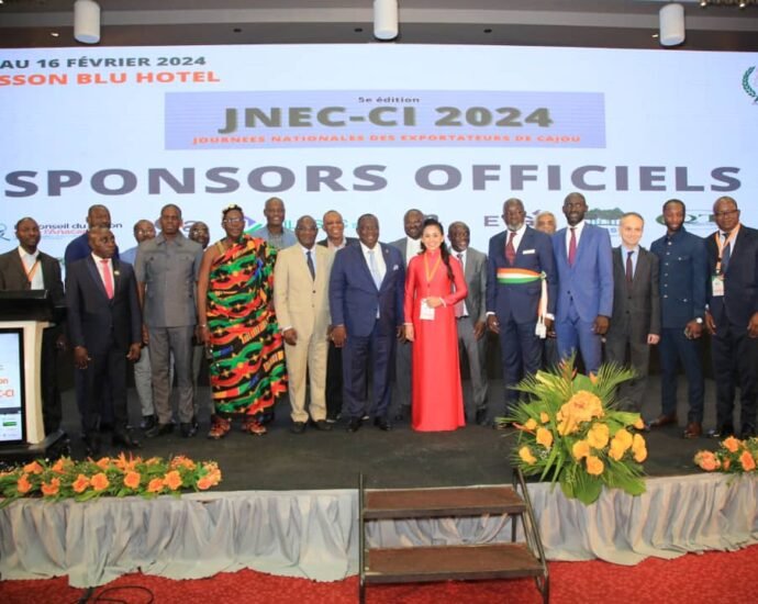 Transformation de la noix de cajou/Le ministre Adjoumani : « Le temps de l’économie purement agricole est révolu, l’industrialisation s’impose » 5 TOF ANACARDE