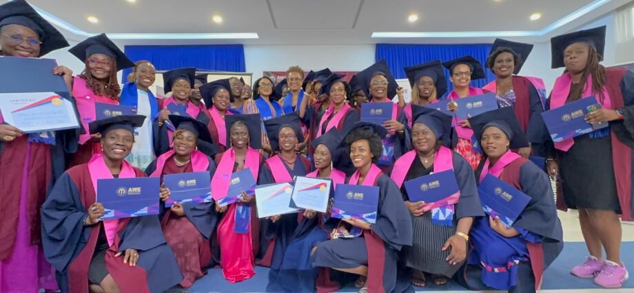 Côte d’ivoire |Graduation de la cohorte 4 de l’AWE : 32 femmes reçoivent leurs diplômes après cinq mois de formation 1 TOF FEMIN 2