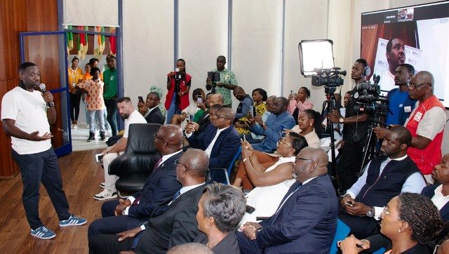 Emerse Fae partage ses valeurs à la BRVM 5 Emerse Fae a conduit les Eléphants de Côte d'Ivoire à la victoire
