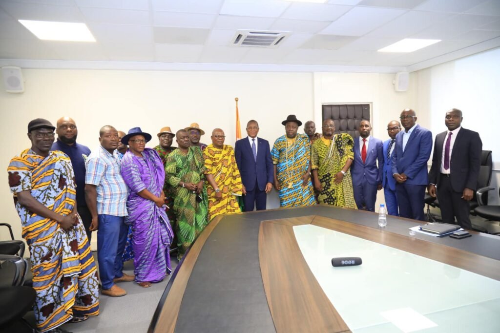 Questions foncières liées aux communautés : les chefferies d’Attécoubé, de Yopougon-Santé et de Niangon-Lokoua chez Bruno Koné 3 photo chefs coutumiers