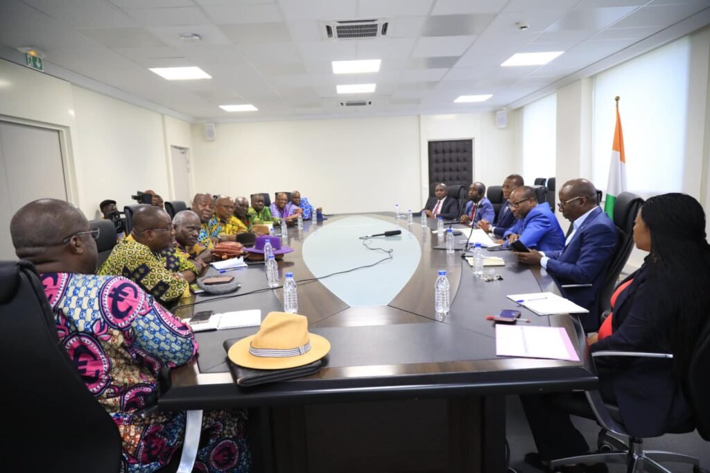 Questions foncières liées aux communautés : les chefferies d’Attécoubé, de Yopougon-Santé et de Niangon-Lokoua chez Bruno Koné 2 photo chefs coutumiers 2