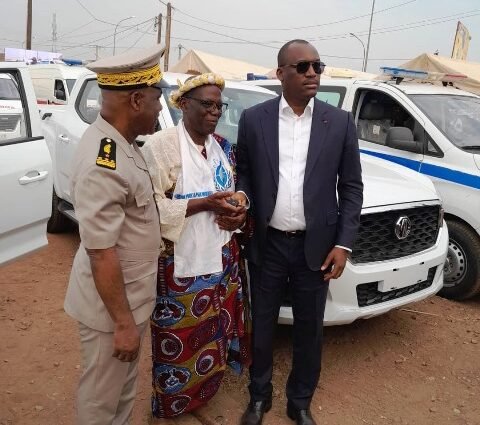 En présence de Touré Mamadou, les chefs traditionnels du Haut-Sassandra prennent possession des clés de leurs 4x4