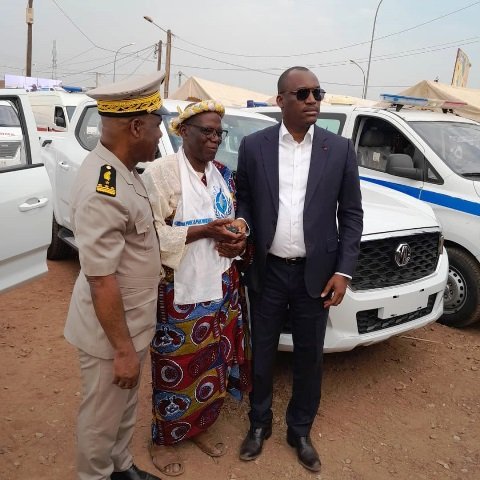 Conseil Régional du Haut-Sassandra : Des véhicules offerts aux chefs centraux de la région 9 En présence de Touré Mamadou, les chefs traditionnels du Haut-Sassandra prennent possession des clés de leurs 4x4