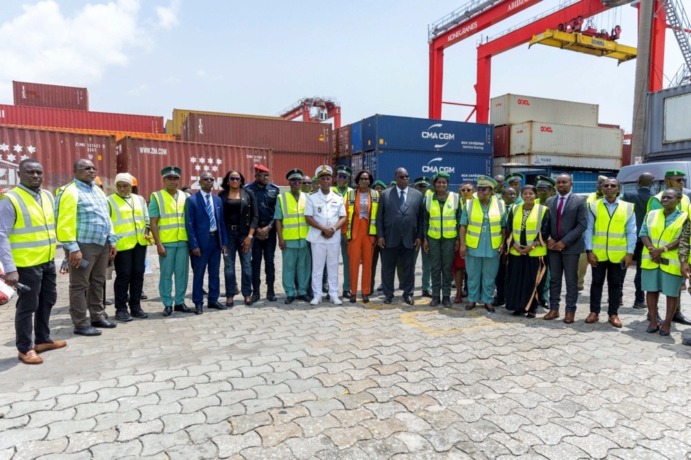 Port autonome d’Abidjan : Laurent Tchagba visite les installations d’Abidjan Terminal 2 photo visite 2