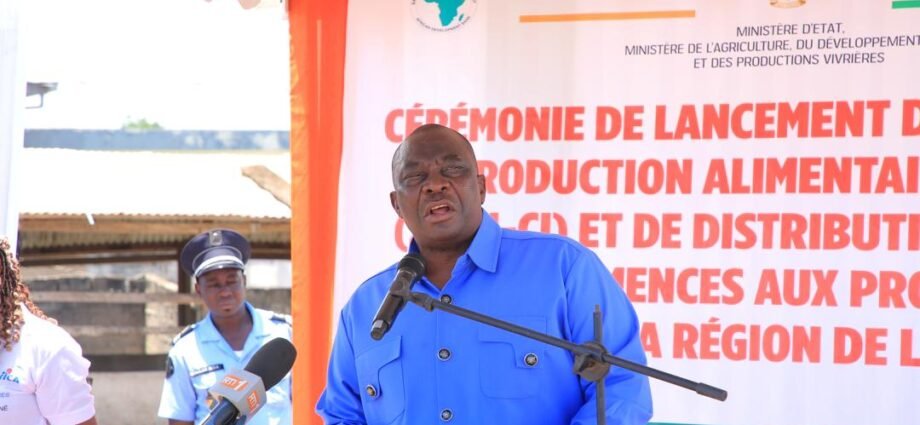 Remise d’intrants agricoles aux producteurs à Adzopé et Abengourou/ Adjoumani : « Toutes les localités du pays seront servies.» 1 PHOTO ADJOUM 1