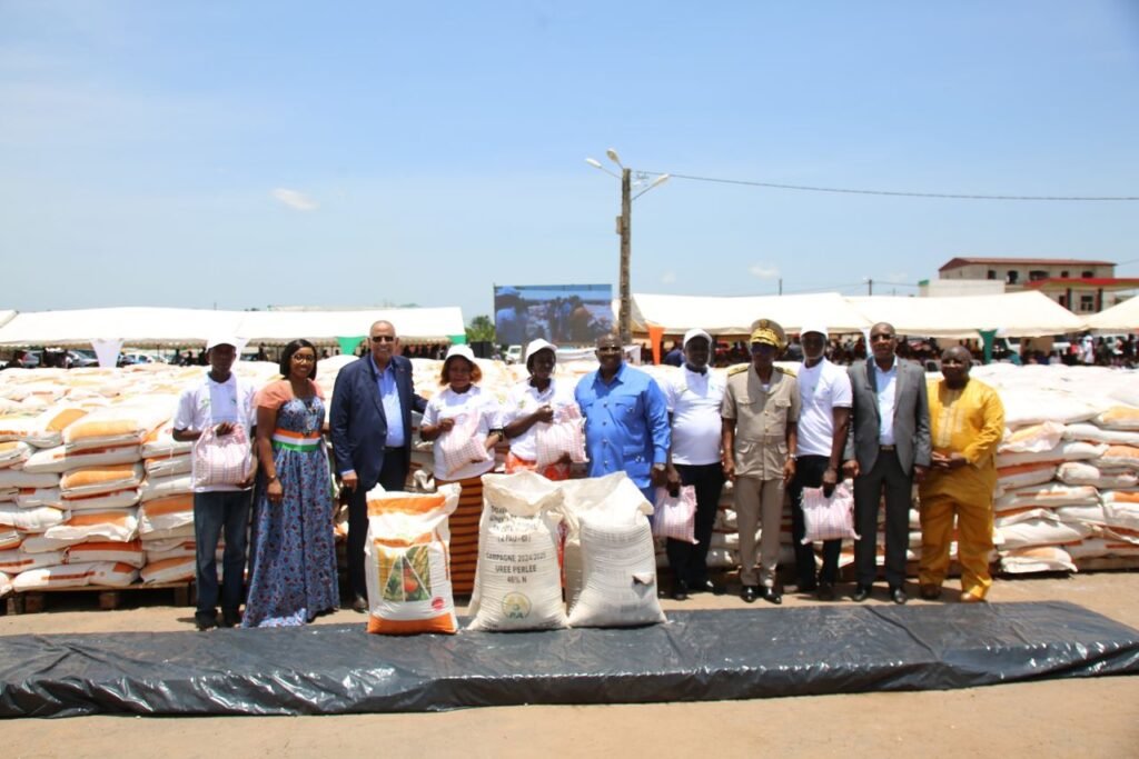 Remise d’intrants agricoles aux producteurs à Adzopé et Abengourou/ Adjoumani : « Toutes les localités du pays seront servies.» 2 TOF ADJOUM 2