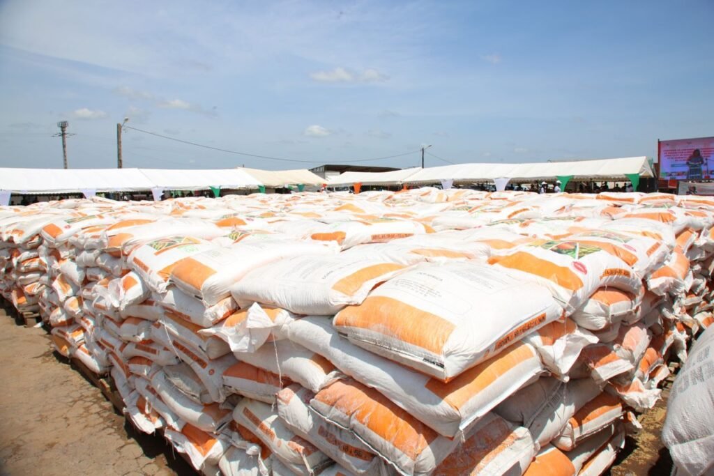 Remise d’intrants agricoles aux producteurs à Adzopé et Abengourou/ Adjoumani : « Toutes les localités du pays seront servies.» 3 TOF INTRANT