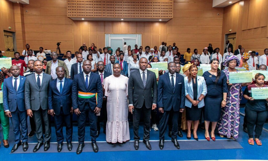Orange Bank Africa et l’Agence Emploi Jeunes encouragent la réinsertion socio-professionnelle des jeunes migrants ivoiriens 2 TOF ORANGE 2