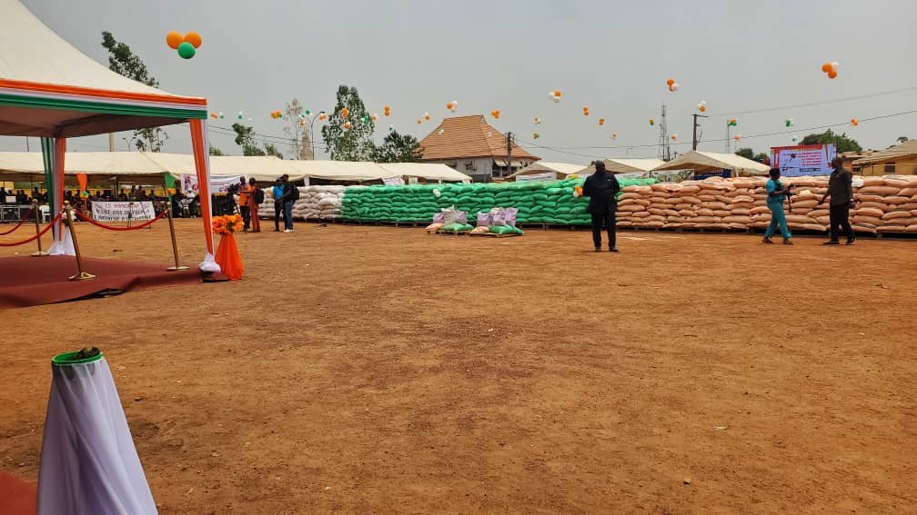 Sécurité alimentaire : Adjoumani remet plus de 3000 Tonnes d'engrais et de semences aux producteurs du Denguelé 2 denguele