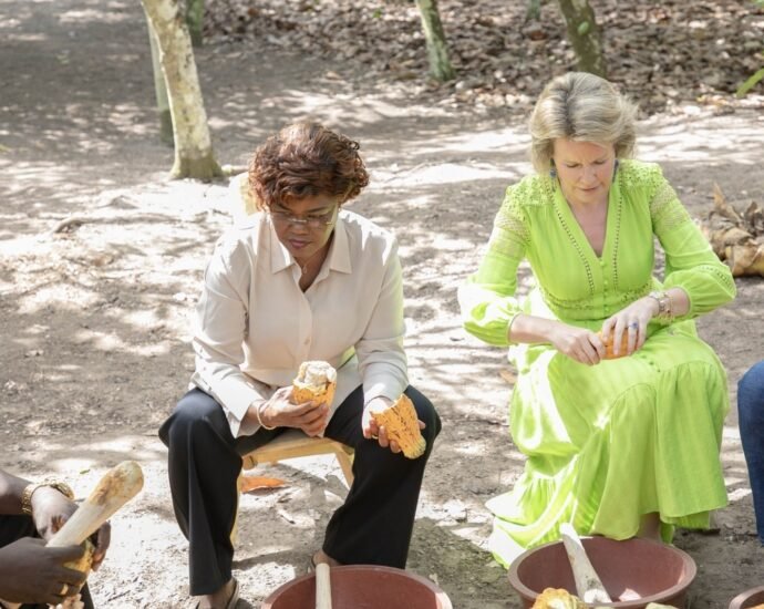 Promotion des ODD dans le secteur du Cacao : Nialé Kaba fait visiter une plantation de cacao à La Reine Mathilde de la Belgique 2 photo Meagui 1