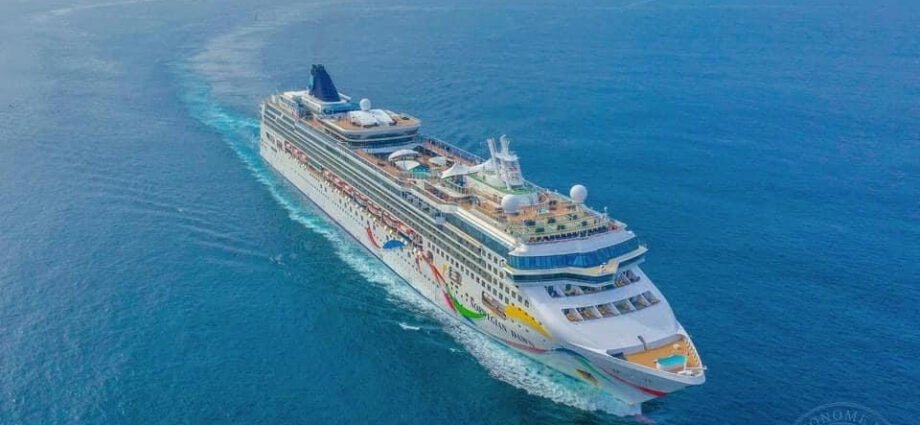 Port Autonome d'Abidjan : Un grand navire de croisière NORWEGIAN DAWN accueilli 1 photo bateau 1