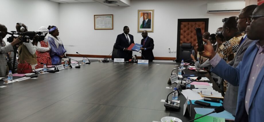Recouvrement des droits de timbre relatifs aux documents de transport routier : Quipux Afrique et la Dgi signent une convention de services 1 photo impot 1 1