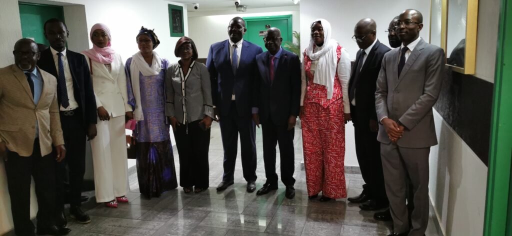 Recouvrement des droits de timbre relatifs aux documents de transport routier : Quipux Afrique et la Dgi signent une convention de services 2 photo impot 5