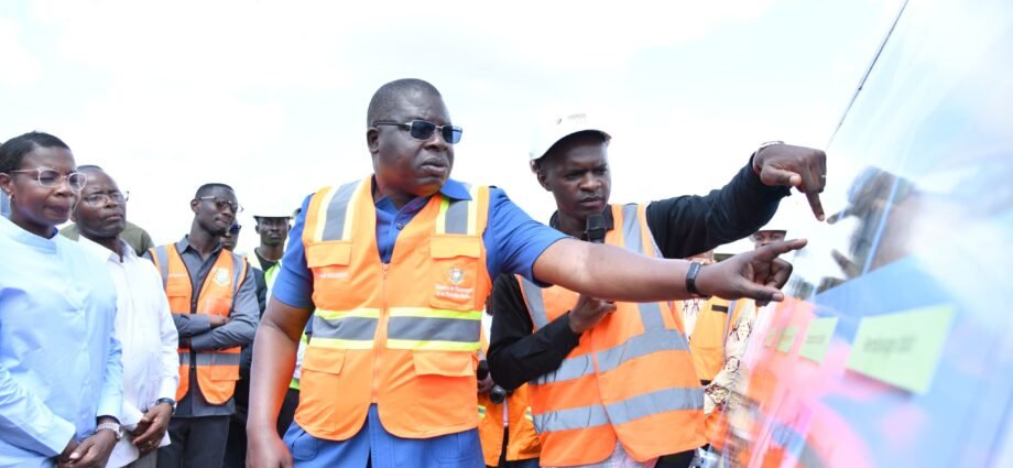 Voie de contournement d’Abidjan : Amedé Kouakou satisfait de l’avancée des travaux 1 AMEDE 1