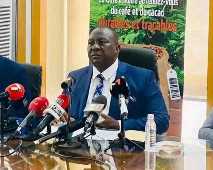 Campagne intermédiaire 2023-2024 de la commercialisation du cacao : Le prix bord champ fixé à 1500 f CFA 2 Adjoum