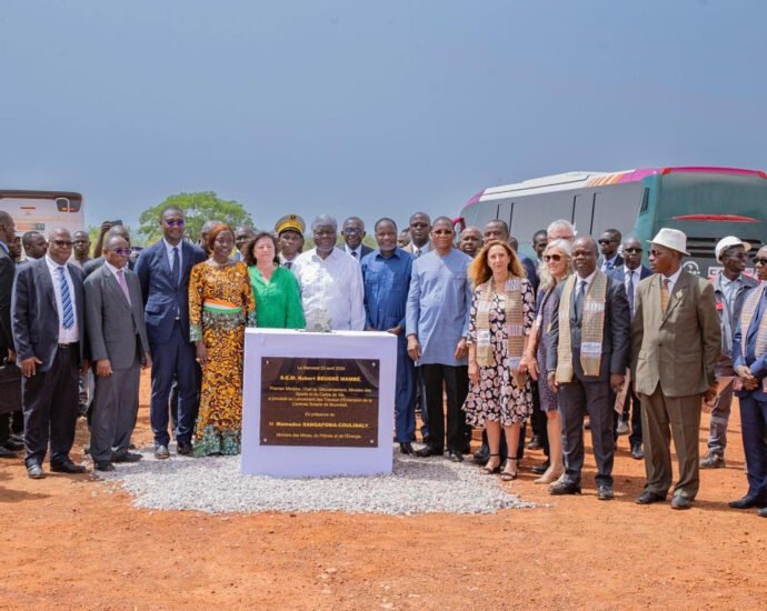 Énergie : Le Premier Ministre Beugré Mambé inaugure la phase 1 de la Centrale solaire photovoltaïque de Boundiali 2 PM