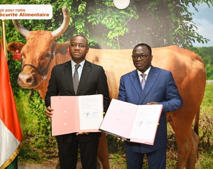 Promotion du secteur des des ressources animales et halieutiques : Le Mirha et l’Uvicoci signent un accord-cadre sur les denrées animales 6 photo signature Mirha 2