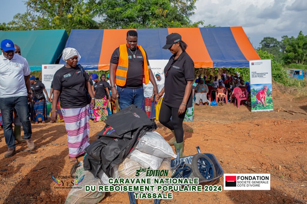 Remise des dons dintrants aux cooperatives