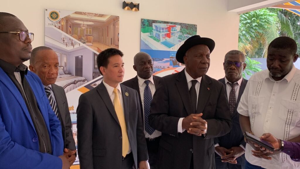 Le Projet ville nouvelle à Jacqueville se concrétise : La maquette venue de Chine, présentée au ministre Gouverneur Vincent Lohoues 4 TOF FORTUNE 4