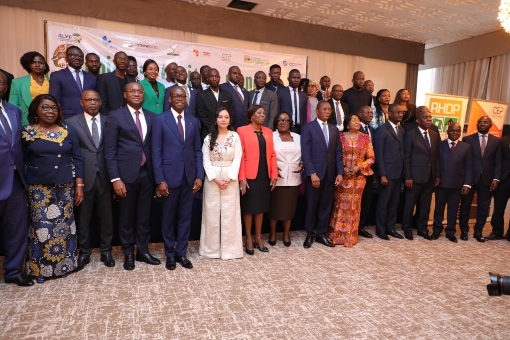 Abidjan, capitale mondiale des libéraux 2024 : Épiphane ZORO BI BALLO exhorte la jeunesse à s’inspirer de modèles de réussite à travers tout le continent 5 photo de famille