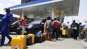Nigéria : Les cuves des stations-service vides 2 telechargement 18