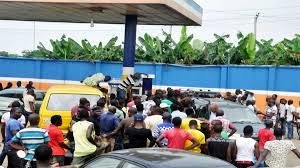 Nigéria : Les cuves des stations-service vides 3 telechargement 19