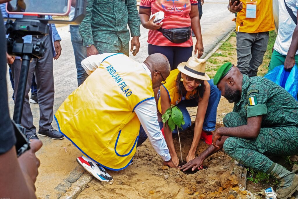 Photoreportage : NSIA Banque CI investit dans le reboisement de la Côte d'Ivoire 5 DANI2199