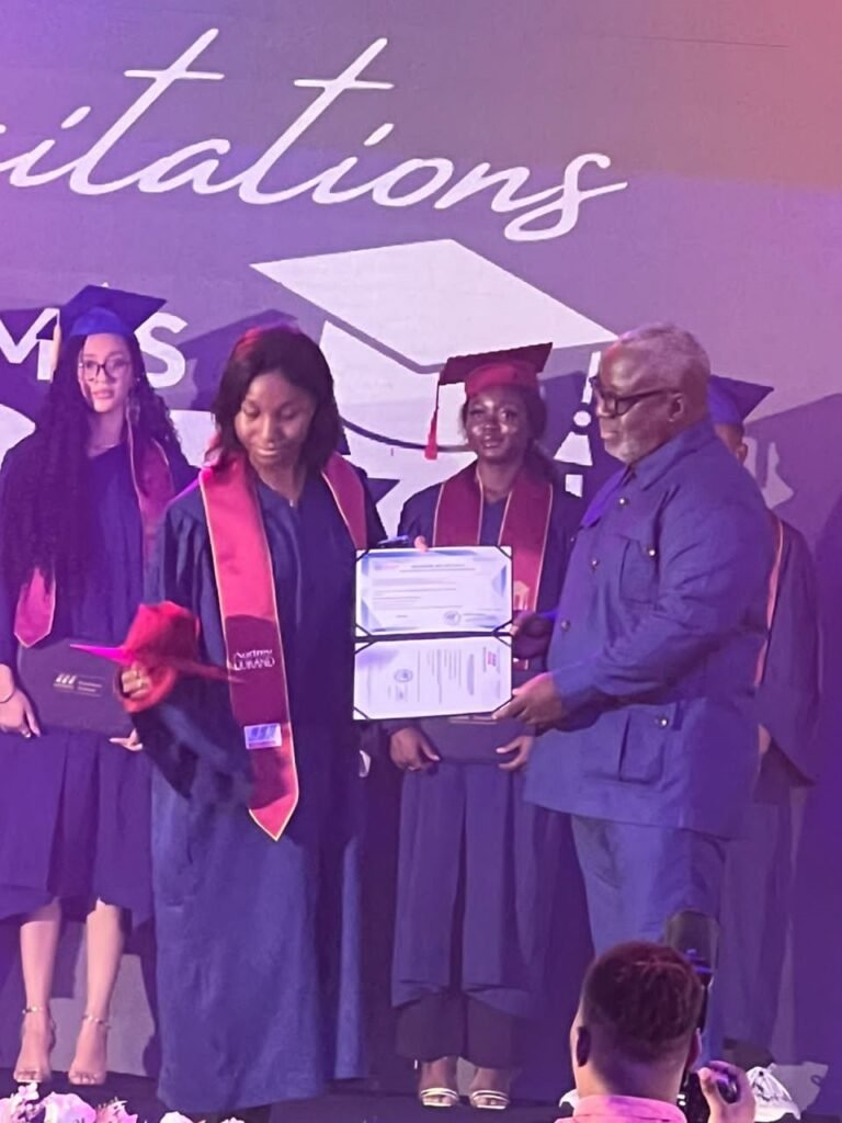 Photoreportages : HEC-Abidjan célèbre en fanfare 350 étudiants ayant validé la Licence et le Master 8 HEC 9