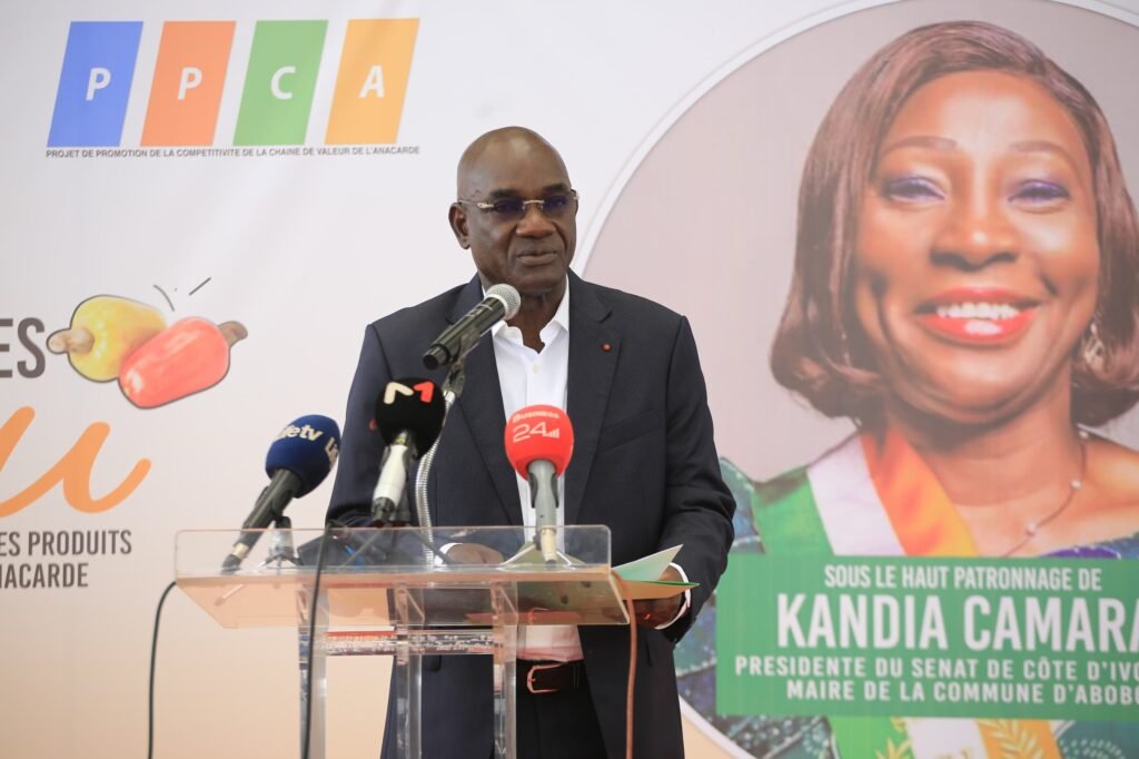 Promotion de la chaîne de valeur de l’anacarde : Kandia Camara exhorte les populations d’Abobo à consommer les produits dérivés du cajou 2 TOF ADAMA