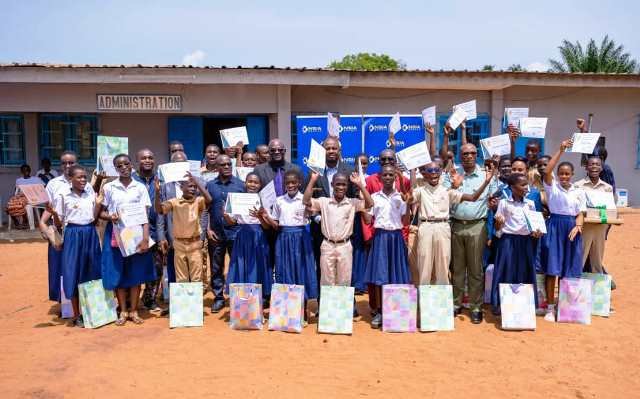 Les meilleurs élèves du Lycée Municipal de jacqueville ont reçu des cadeaux lors de cette journée d'Excellence