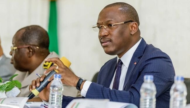 En visite de chantiers à Zoukougbeu : Le ministre Mamadou Touré remet les clés d’un bureau flambant neuf du sous-préfet de Domangbeu 4 photo Toure Mamadou