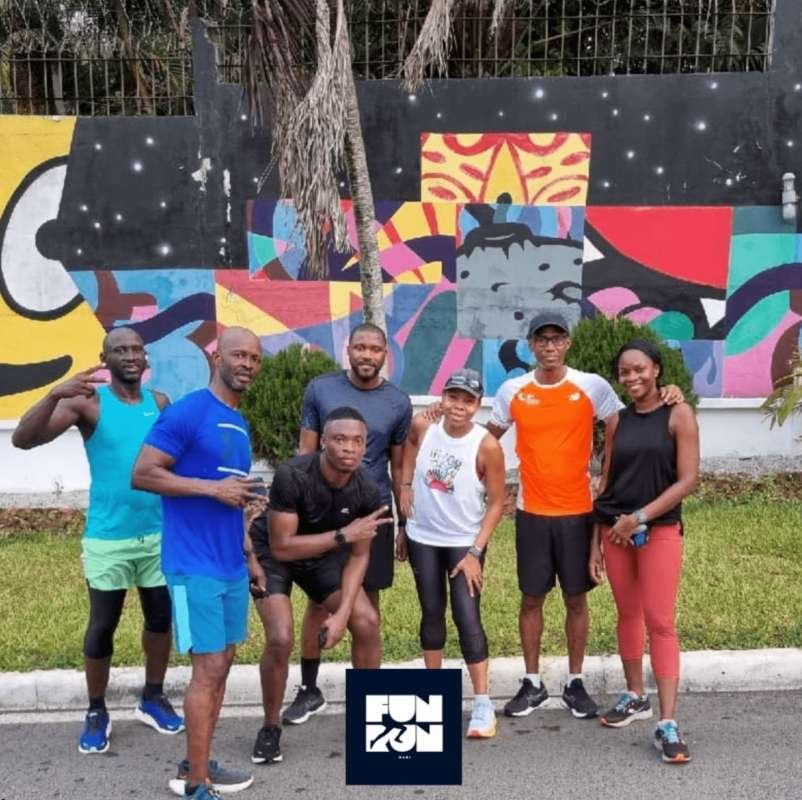 Korédé et des membres du groupe babi fun Run