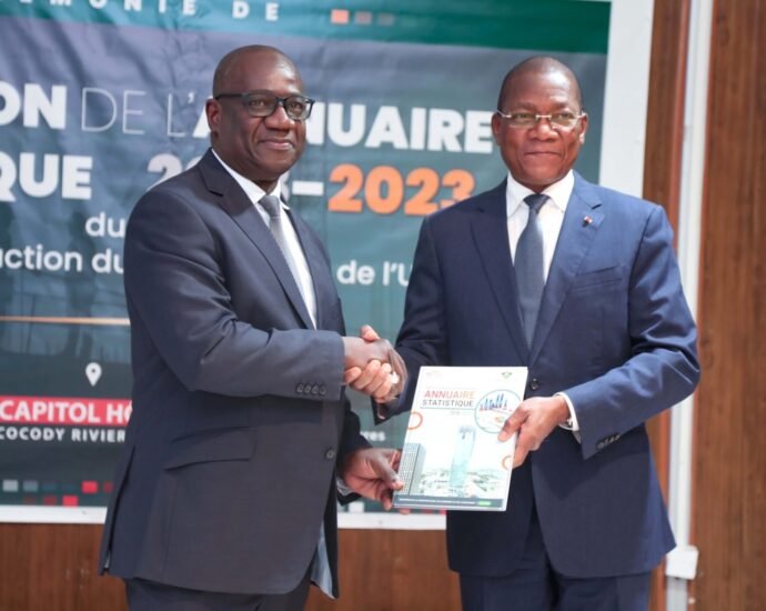 Bonne Gouvernance : Bruno Koné reçoit l’annuaire statistique 2018-2023 de son département 5 photo Bruno 5