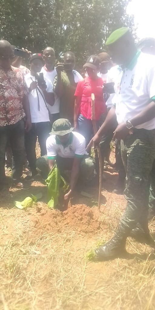 Journée de planting d'arbres : Les populations du Haut-Sassandra invitées à préserver les forêts qui restent et à planter de nouveaux arbres 3 photo planting 3