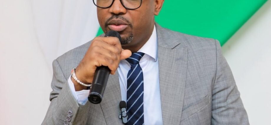 Diallo Abdoulaye, directeur du Domaine Urbain aux chefs du village : « La réforme de l’ADU n’arrache aucun pouvoir foncier aux chefs coutumiers » 1 Dg Diallo