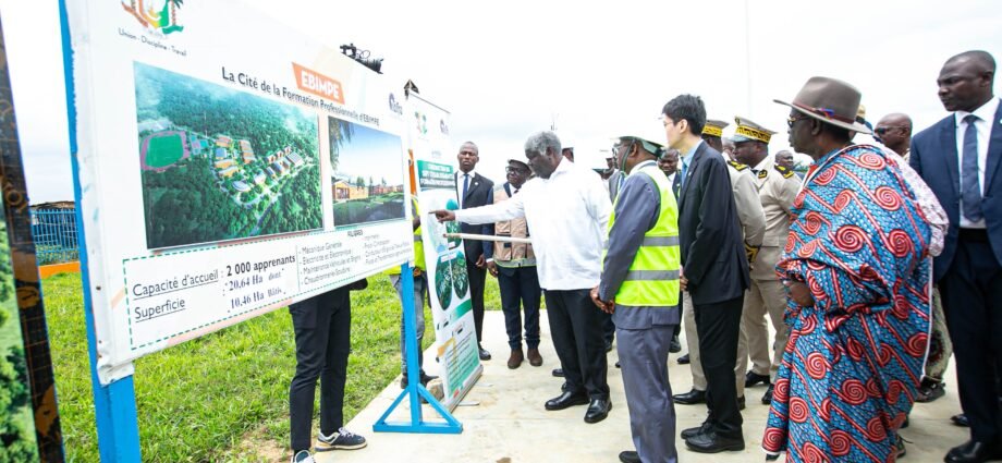 Lycée professionnel d’Ebimpé : Les travaux réalisés à 93,70 % selon Robert Beugré Mambé 1 VISITE11