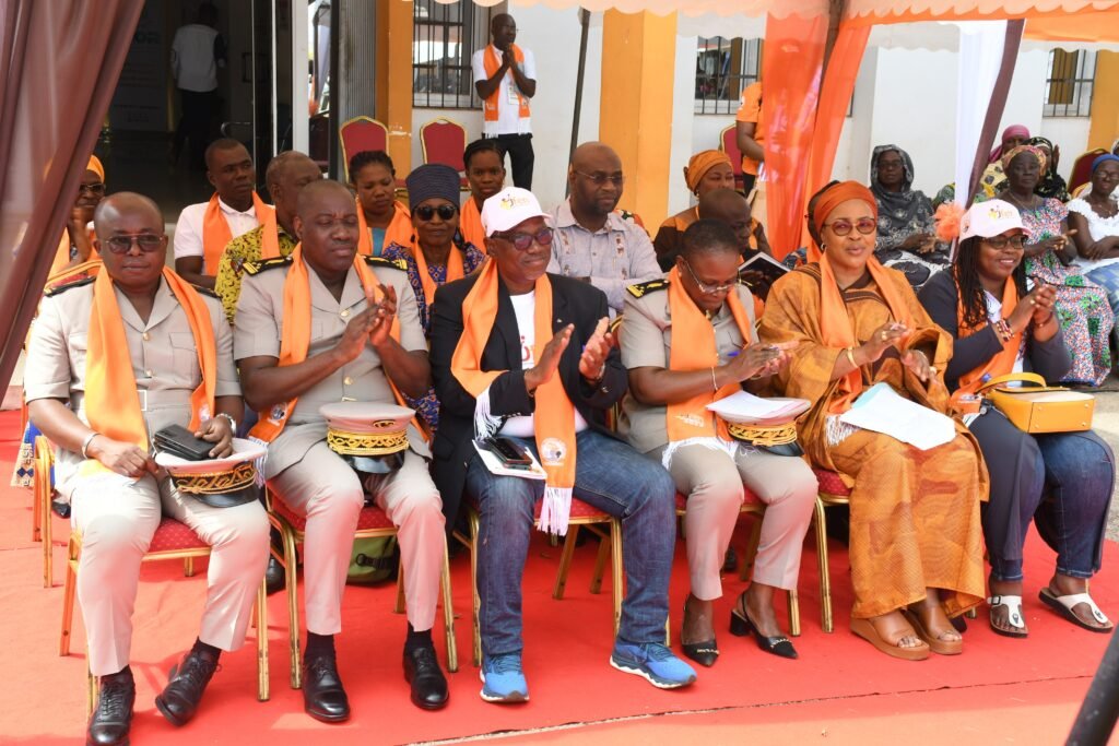 JFEN 2024-Dimbokro : la Fondation AWI réussit un grand coup dans la région du N’Zi 2 photo famille 1