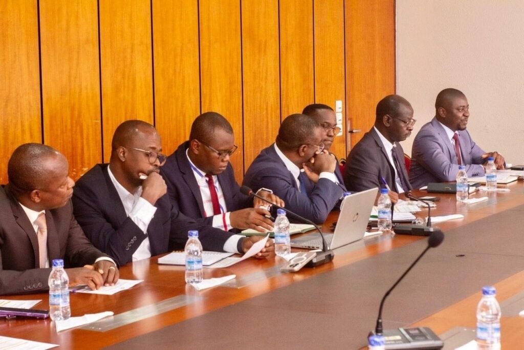 Programme d'urgence de construction de 25 000 logements sociaux : Une délégation de la BOAD effectue une mission d'actualisation des données à Abidjan 3 photo reunion 2