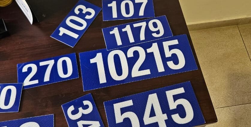 PROJET D'ADRESSAGE DU DISTRICT D'ABIDJAN (PADA) : LES PREMIÈRES PLAQUES SONT ARRIVÉES 1 PLAQUES