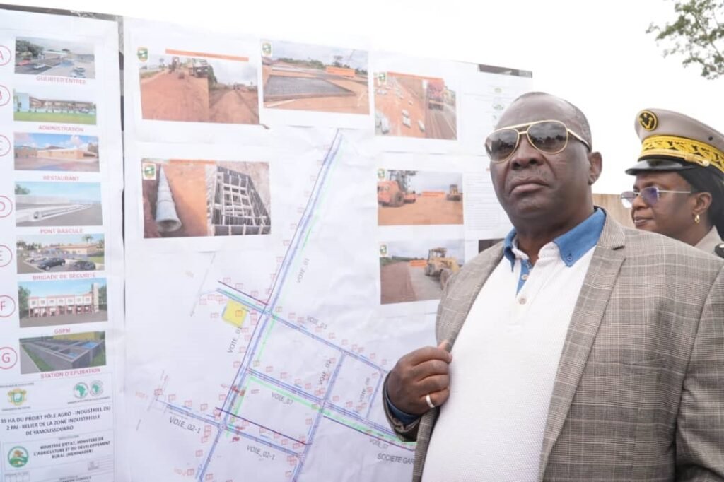 Pôle Agro-industriel dans la région du Bélier : Kobenan Kouassi Adjoumani remet deux centres de collecte et de groupage des produits vivriers à la population 4 photo Adjouani 3