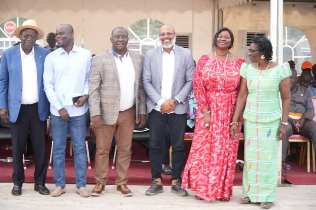 Pôle Agro-industriel dans la région du Bélier : Kobenan Kouassi Adjoumani remet deux centres de collecte et de groupage des produits vivriers à la population 6 photo Adjoumani 1 2