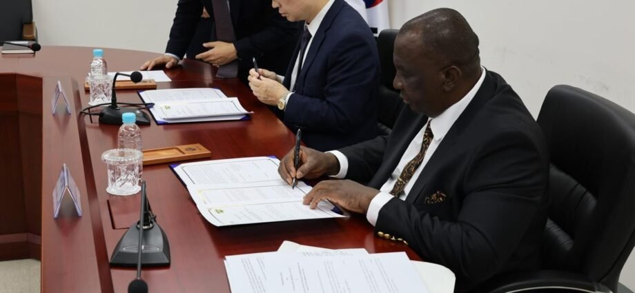 Développement de la filière riz en Côte d’Ivoire : Kobenan Kouassi Adjoumani paraphe un mémorandum d'entente avec la Fondation Saemaul en Corée du Sud 1 photo Adjoumani 2