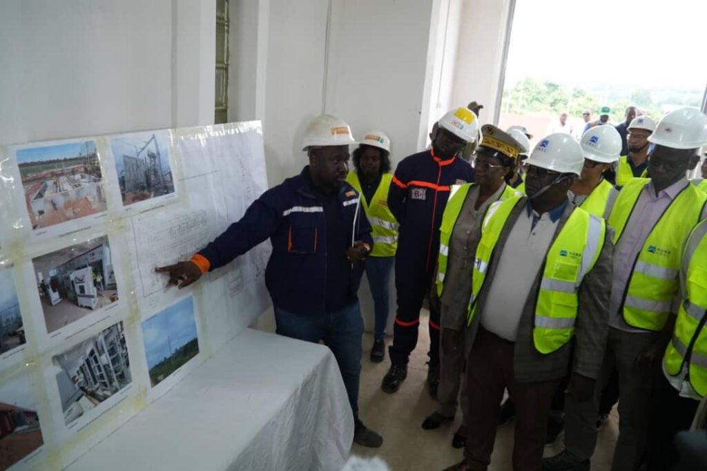 Pôle Agro-industriel dans la région du Bélier : Kobenan Kouassi Adjoumani remet deux centres de collecte et de groupage des produits vivriers à la population 2 photo Adjoumani 5